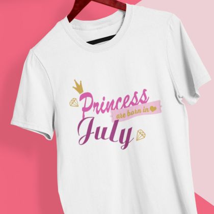 Дамска тениска princess are born in july