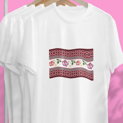 Дамска тениска с рози шевица